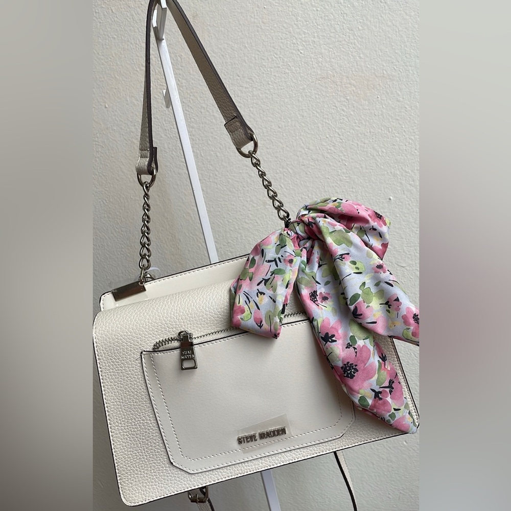 STEVE MADDEN Crossbody Bag. - Picture 3 of 11